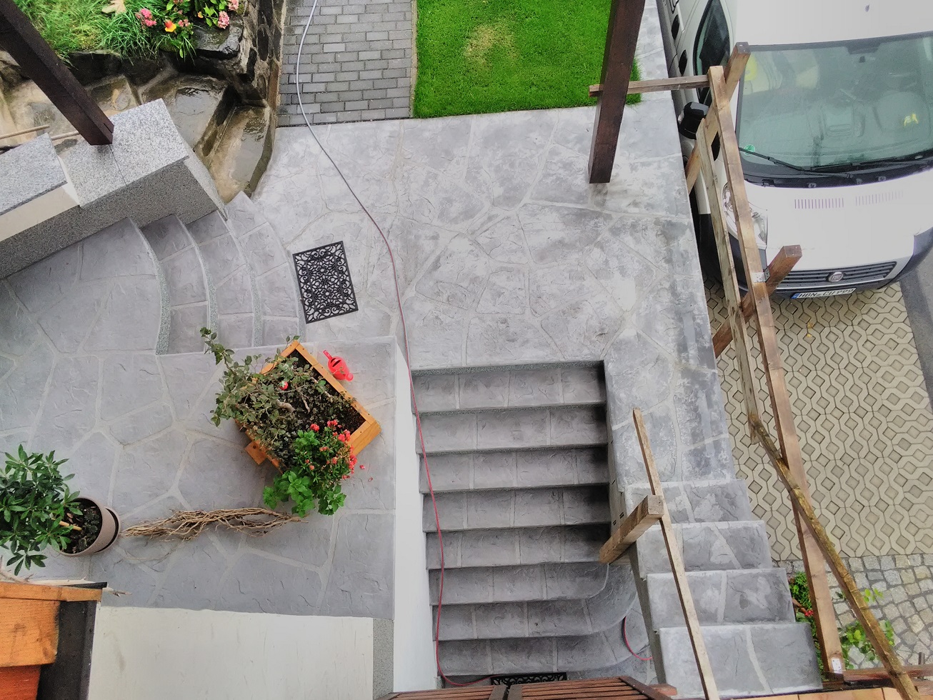 Treppenanlage wird mit Overlay zum Schmuckstück – LifeStyleBeton